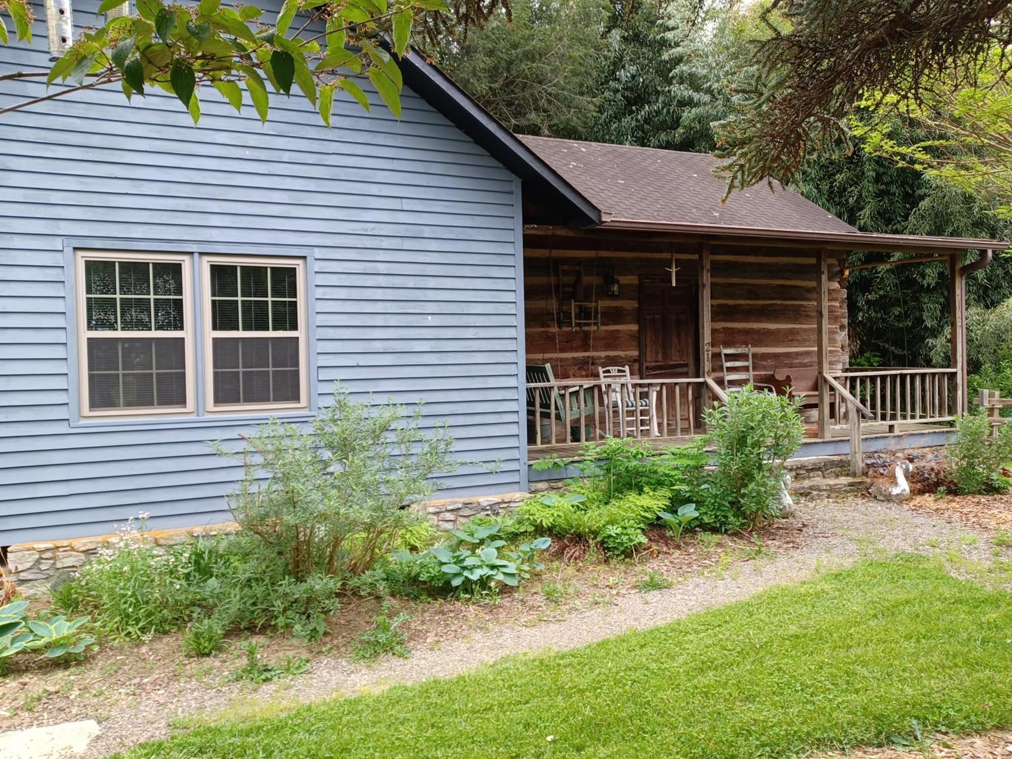 Restored1850S Log Cabin, With Gazebo And Gardens! 1 Mile To Downtown Weaverville Exterior foto